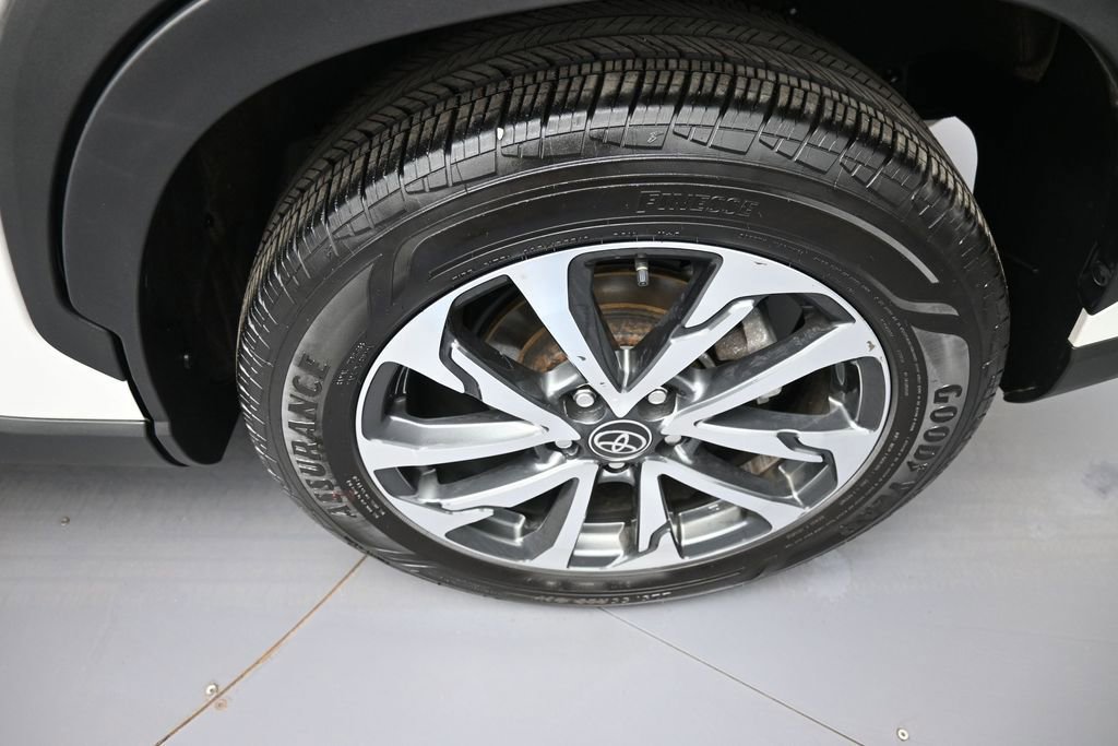 Certified 2023 Toyota Corolla Cross XLE w/ Convenience Package AWD/4WD image 15