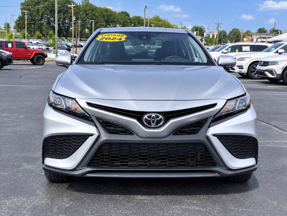 Used 2024 Toyota Camry SE FWD image 2
