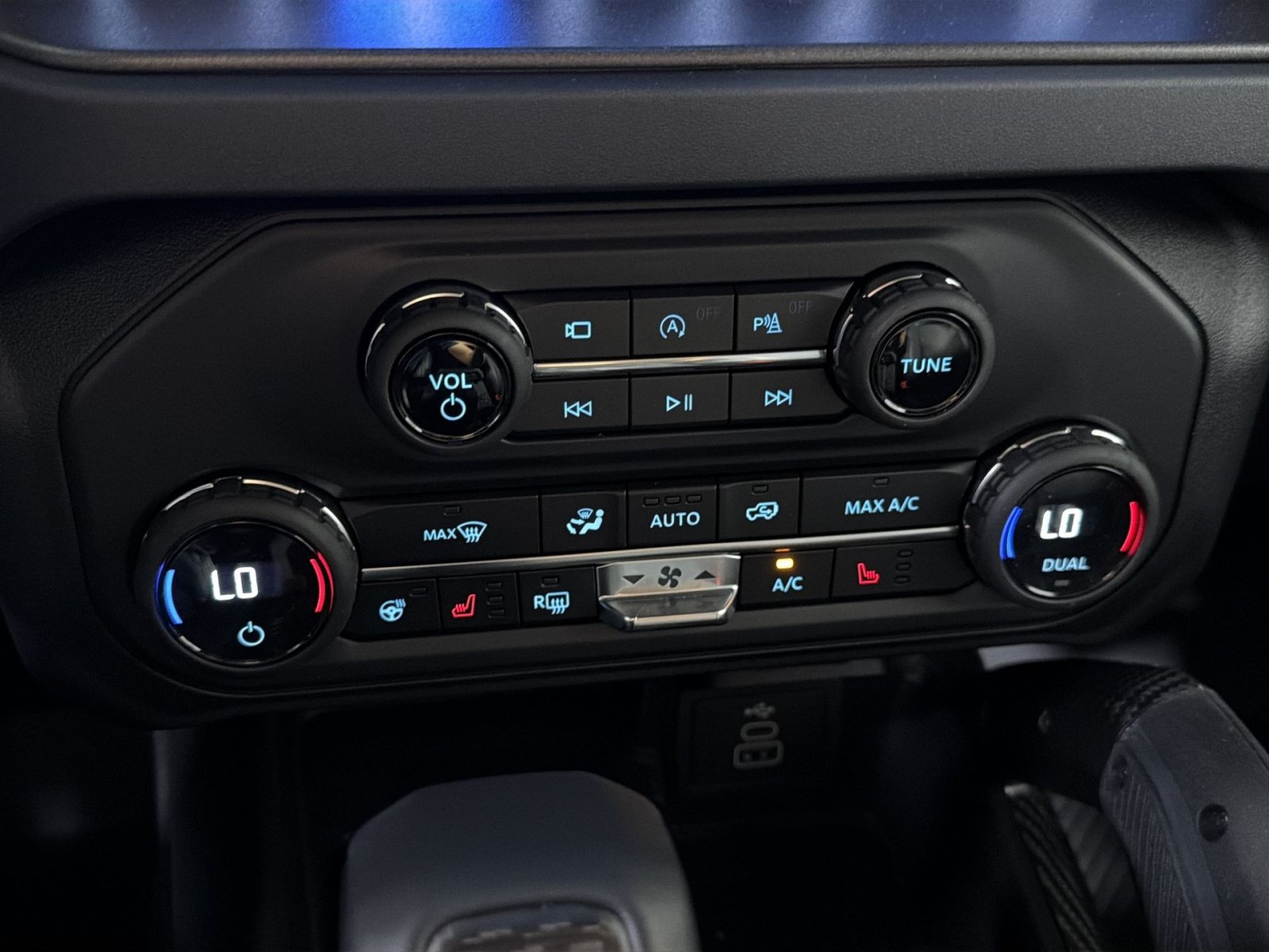 New 2026 Ford Bronco Raptor w/ Interior Carbon Fiber Pack AWD/4WD image 22
