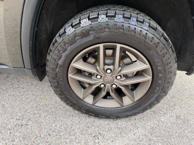 Used 2017 Jeep Grand Cherokee Laredo AWD/4WD image 11