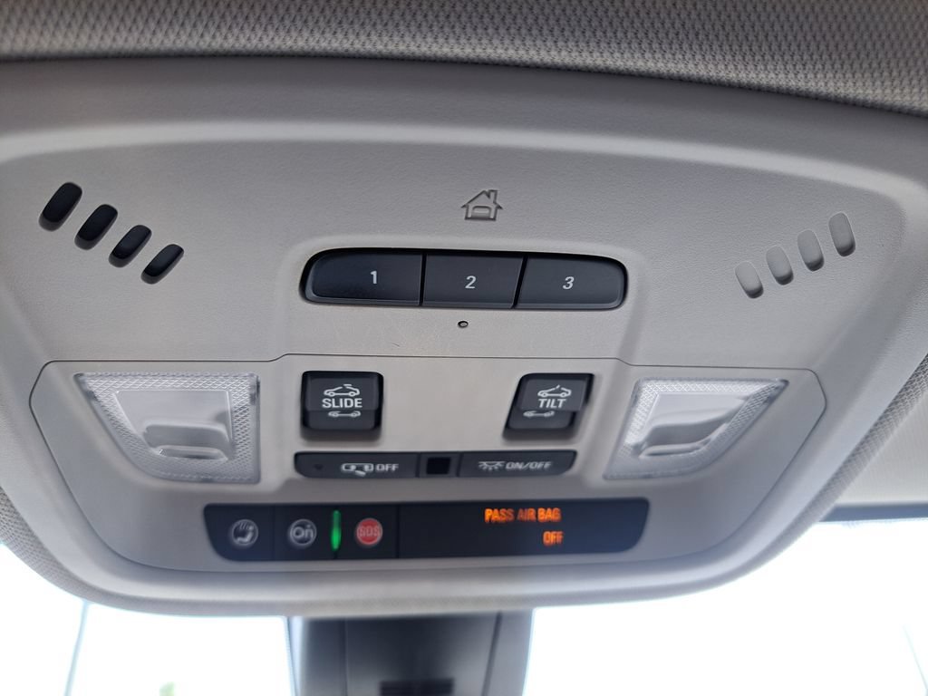 Used 2019 Chevrolet Traverse Premier w/ Driver Confidence II Package FWD image 19