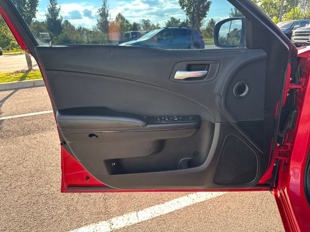 Used 2018 Dodge Charger SXT w/ Blacktop Package RWD image 13