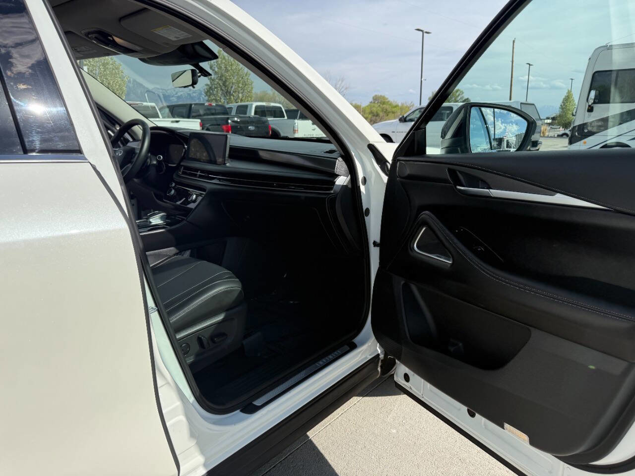 Used 2025 INFINITI QX60 Luxe w/ Vision Package image 26