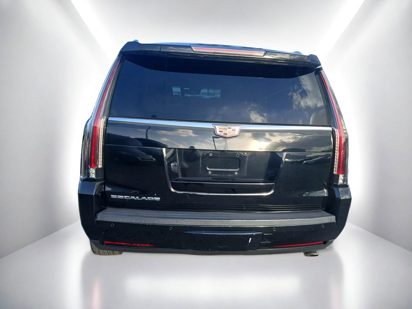 Used 2016 Cadillac Escalade Platinum RWD image 33