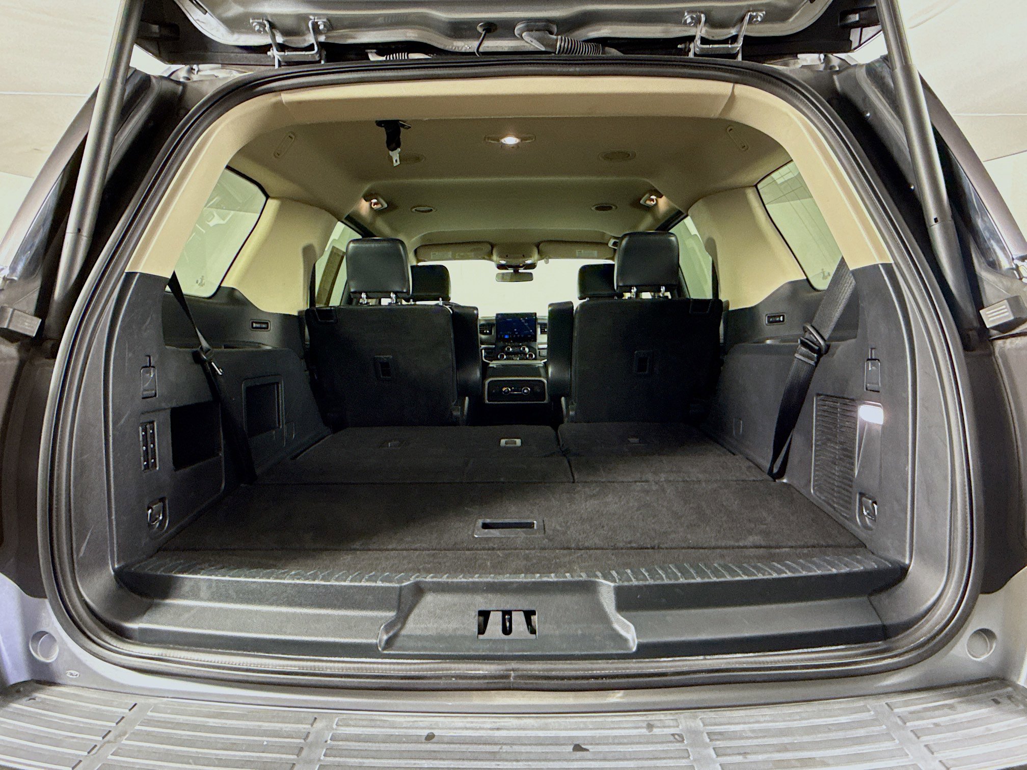 Used 2024 Ford Expedition XLT image 34