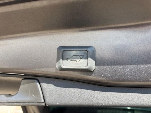 Used 2019 Toyota RAV4 XLE Premium w/ Advanced Technology Package image 6