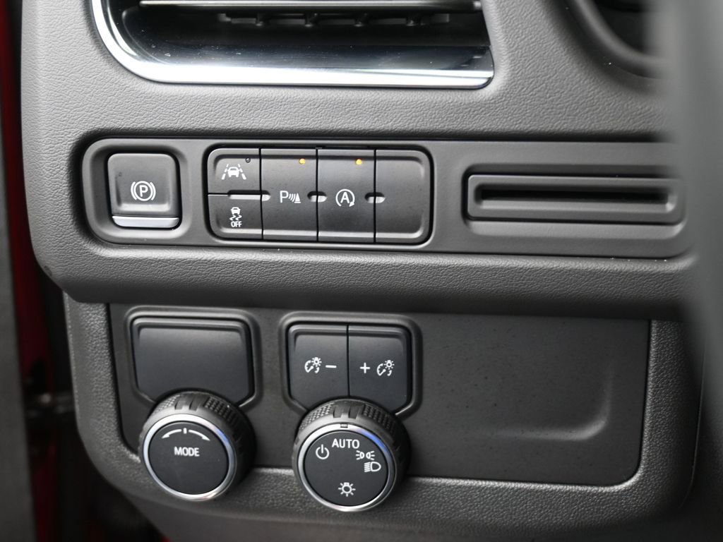 Used 2024 Chevrolet Suburban LT image 34