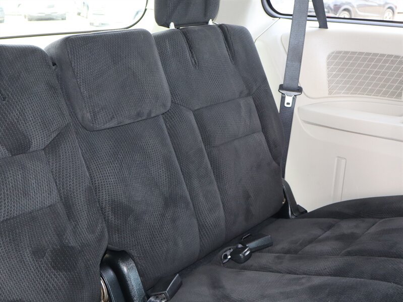 Used 2015 Dodge Grand Caravan SXT FWD image 17