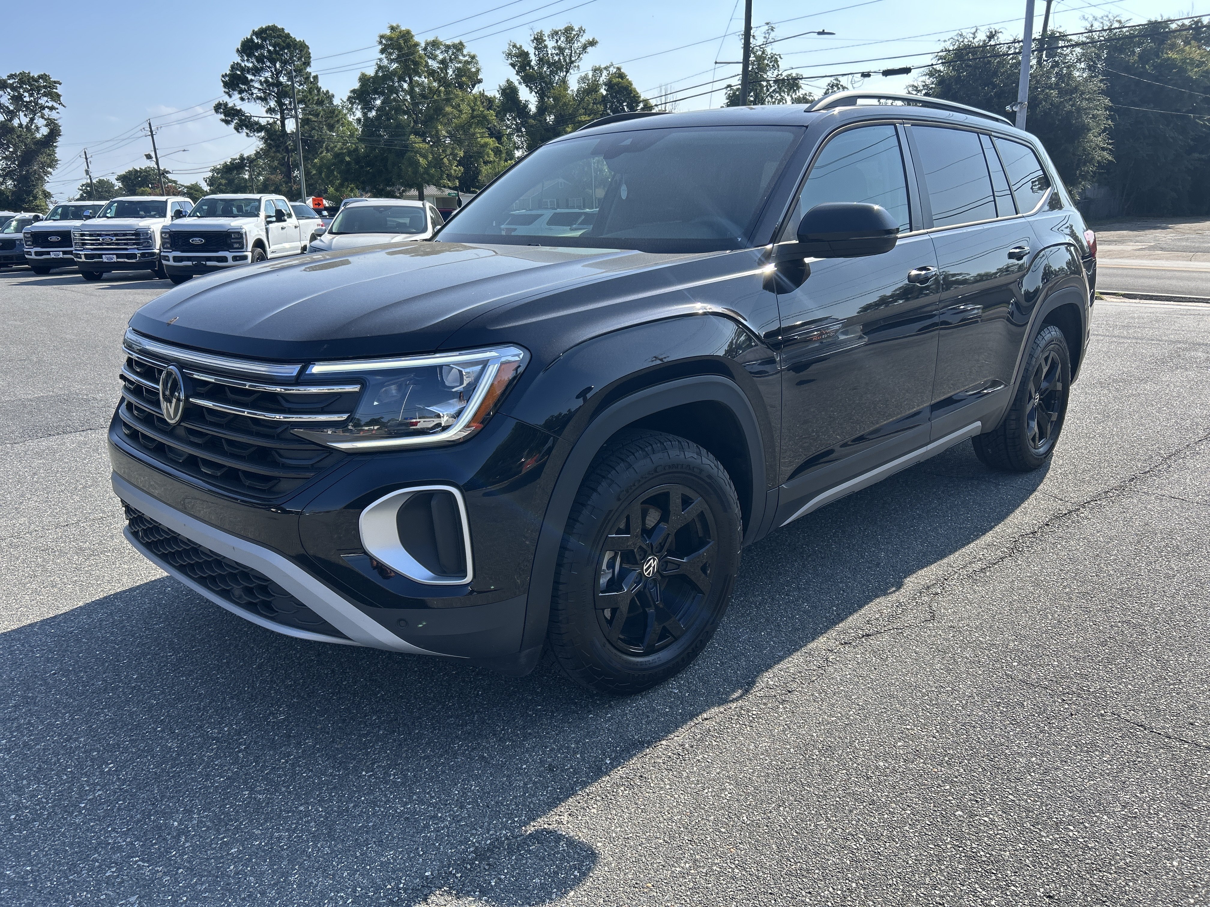 Used 2024 Volkswagen Atlas Peak Edition SE AWD/4WD image 3