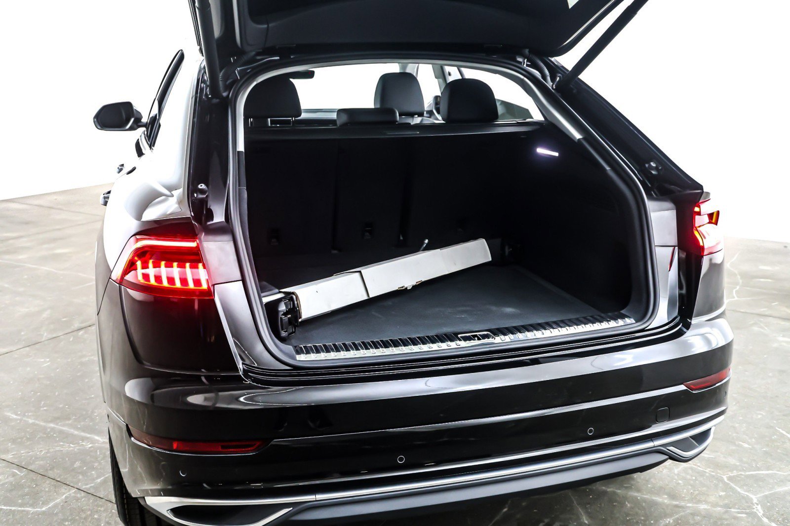 Used 2023 Audi Q8 Premium Plus w/ Premium Plus Package image 24