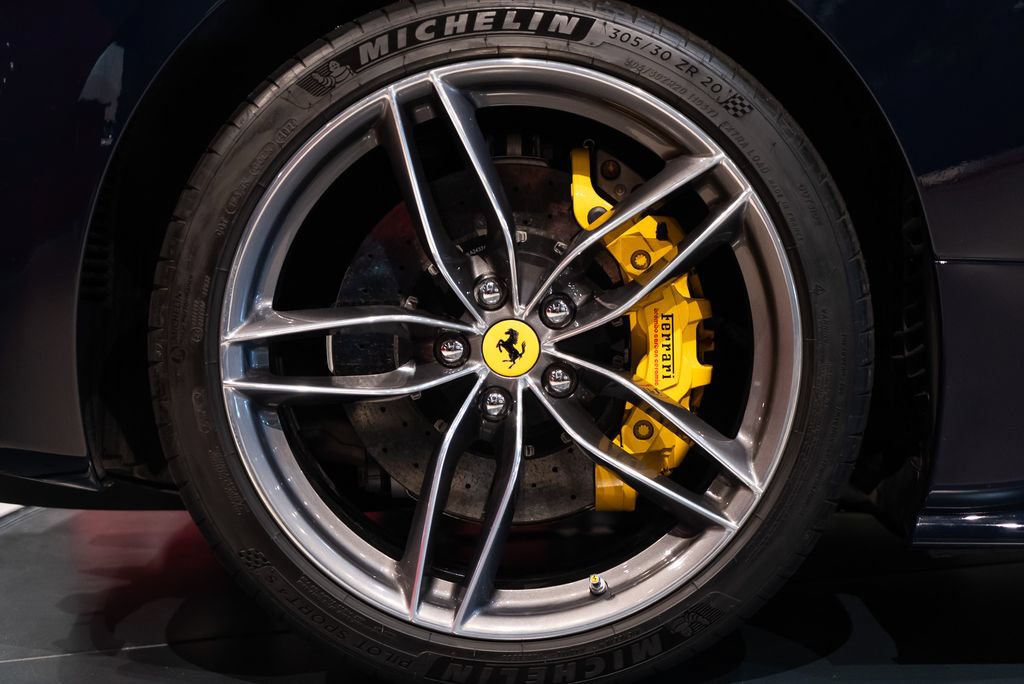 Used 2018 Ferrari 488 Spider RWD image 15