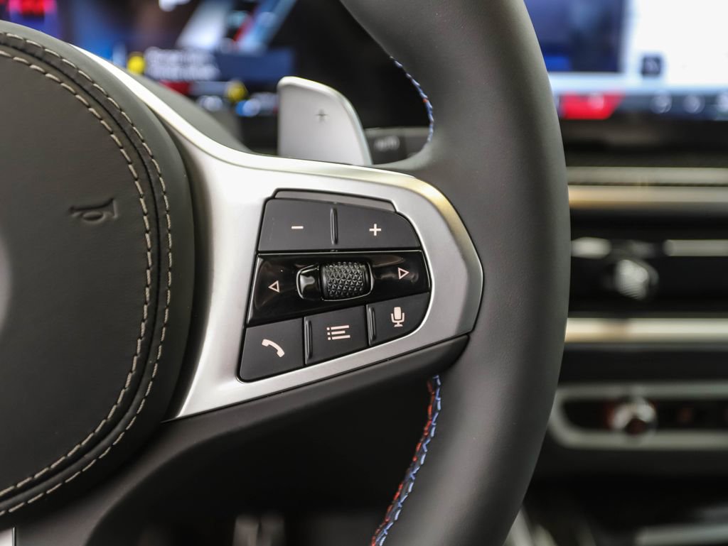 Used 2025 BMW X7 M60i image 13