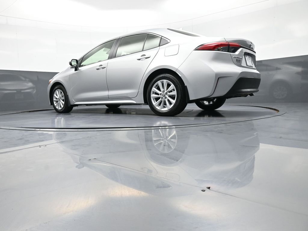 Certified 2025 Toyota Corolla XLE image 31