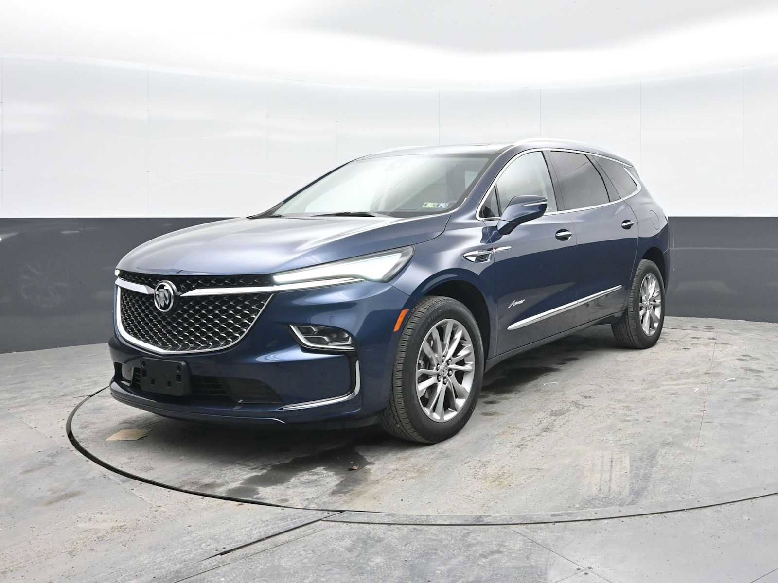 Used 2023 Buick Enclave Avenir w/ Avenir Technology Package FWD image 5
