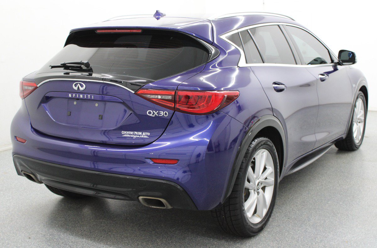 Used 2017 INFINITI QX30 Premium FWD image 5