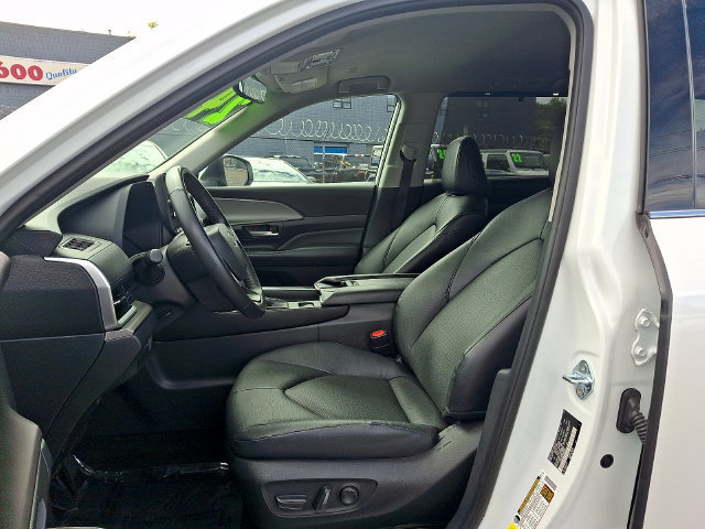 Certified 2024 Toyota Grand Highlander AWD image 9