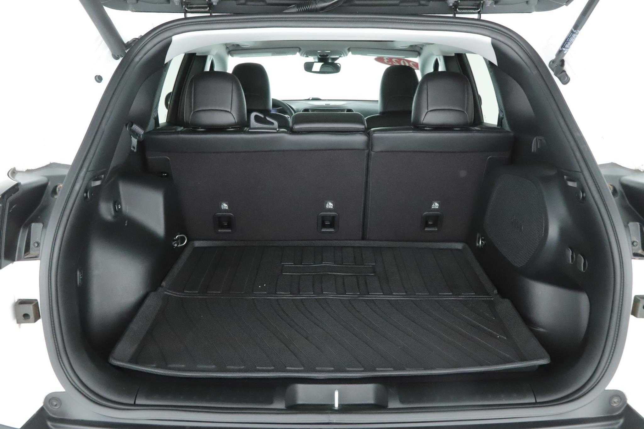 Used 2023 Jeep Cherokee Trailhawk w/ Sun & Sound Group image 19