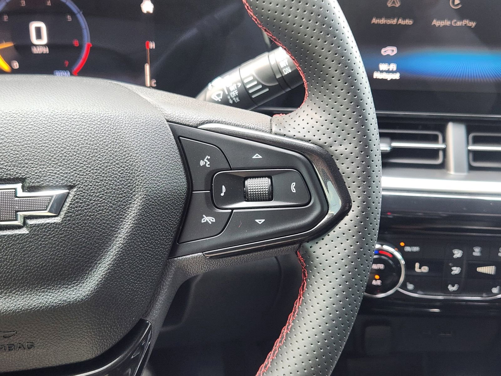 Used 2024 Chevrolet Trax RS FWD image 32