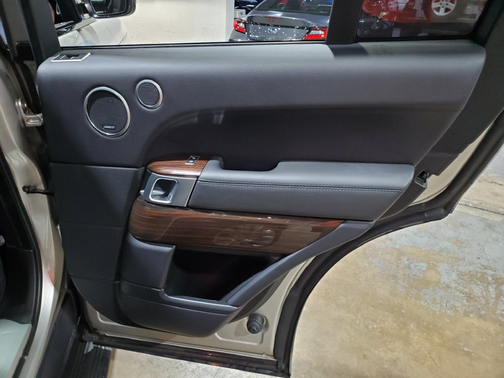 Used 2017 Land Rover Range Rover Supercharged AWD/4WD image 23