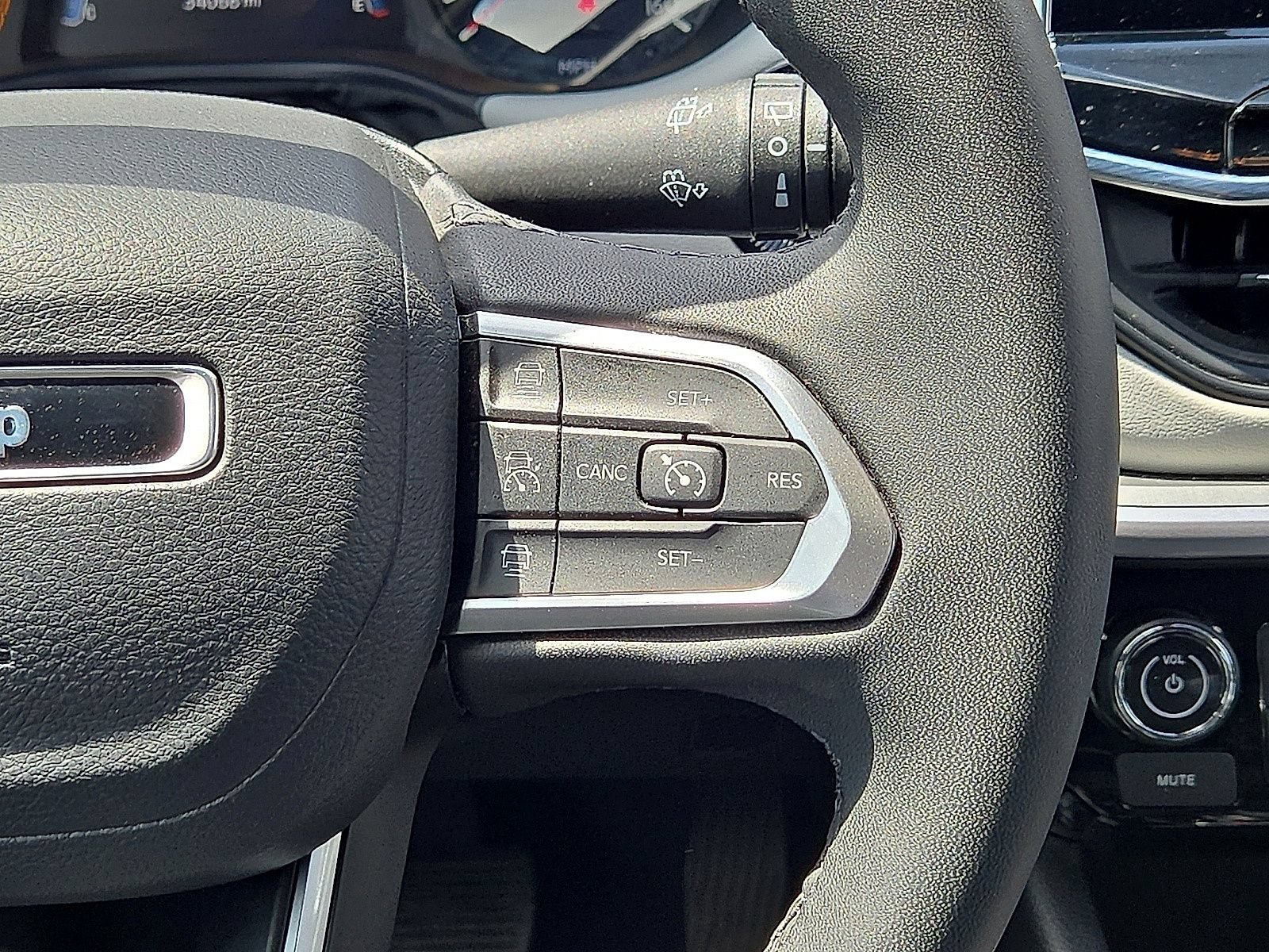 Used 2025 Jeep Compass Limited AWD/4WD image 19