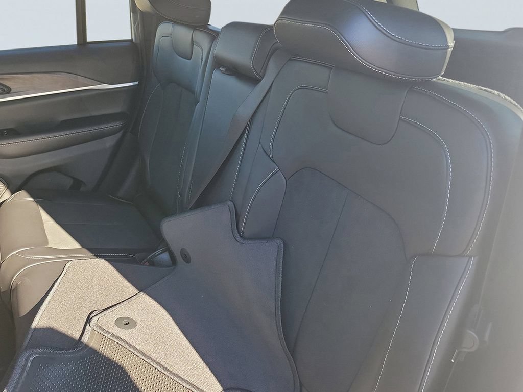 New 2026 Jeep Grand Cherokee Altitude AWD/4WD image 12