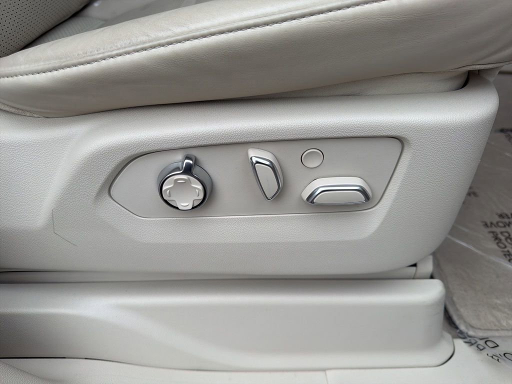 Used 2022 Cadillac Escalade Premium Luxury Platinum w/ Heavy-Duty Trailer Package image 15