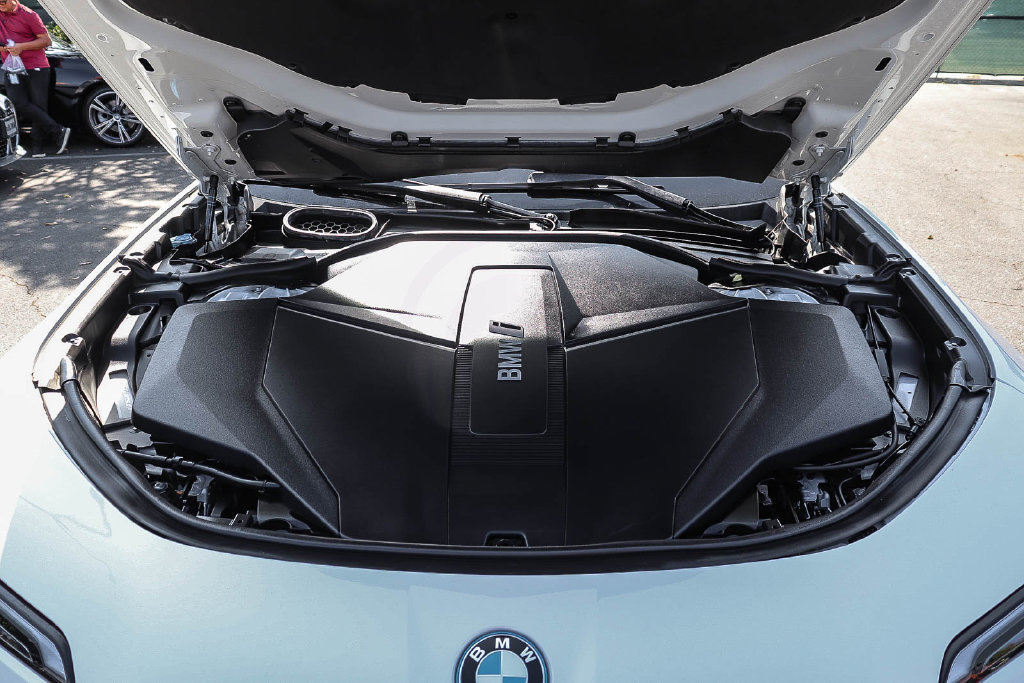 Certified 2023 BMW i7 xDrive60 AWD/4WD image 24