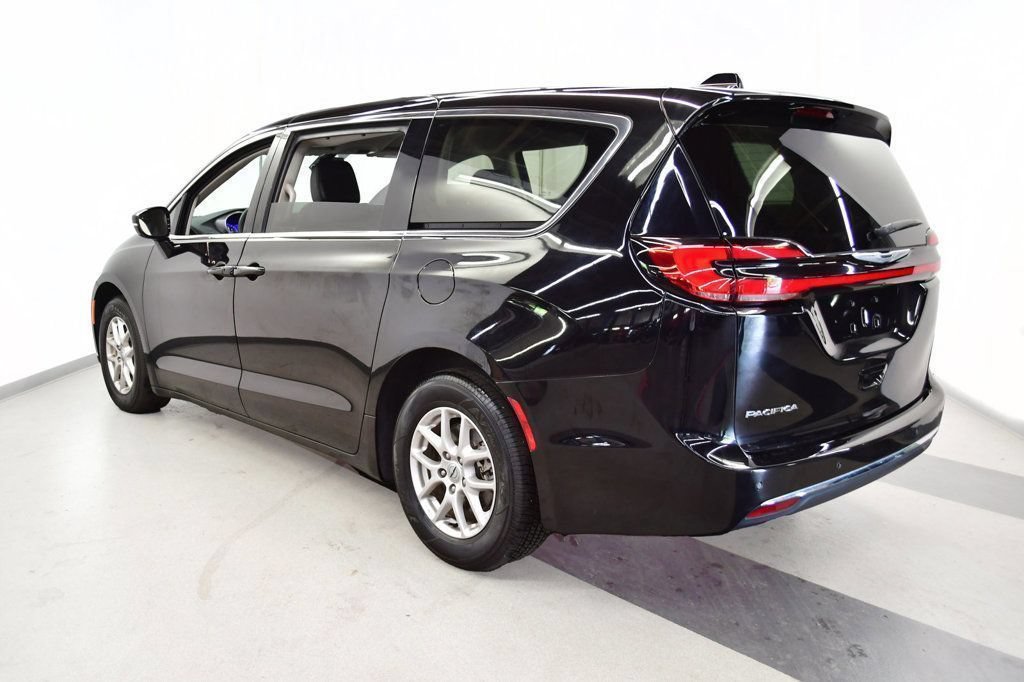 Used 2024 Chrysler Pacifica Touring-L FWD image 23
