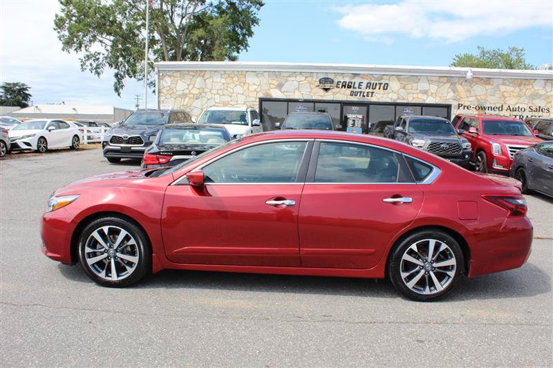 Used 2017 Nissan Altima 2.5 SR FWD image 4