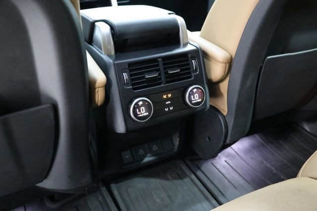 Used 2024 Land Rover Discovery Dynamic SE image 33