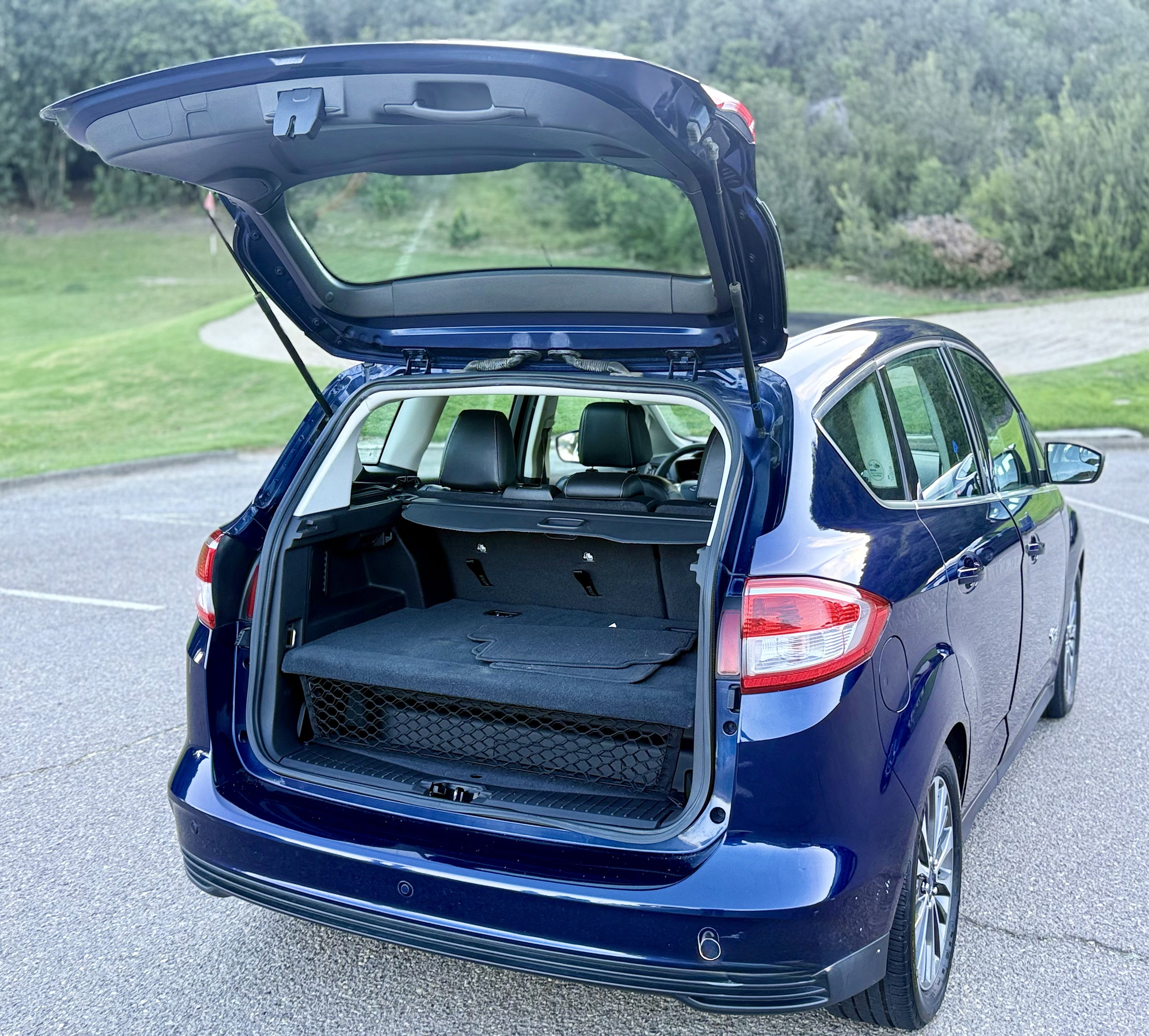 Used 2017 Ford C-MAX Energi Titanium FWD image 11