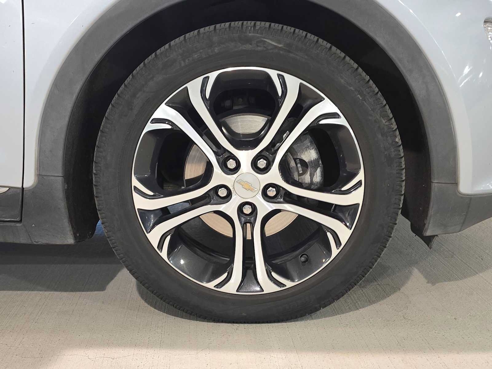 Used 2017 Chevrolet Bolt Premier w/ Driver Confidence II Package FWD image 9