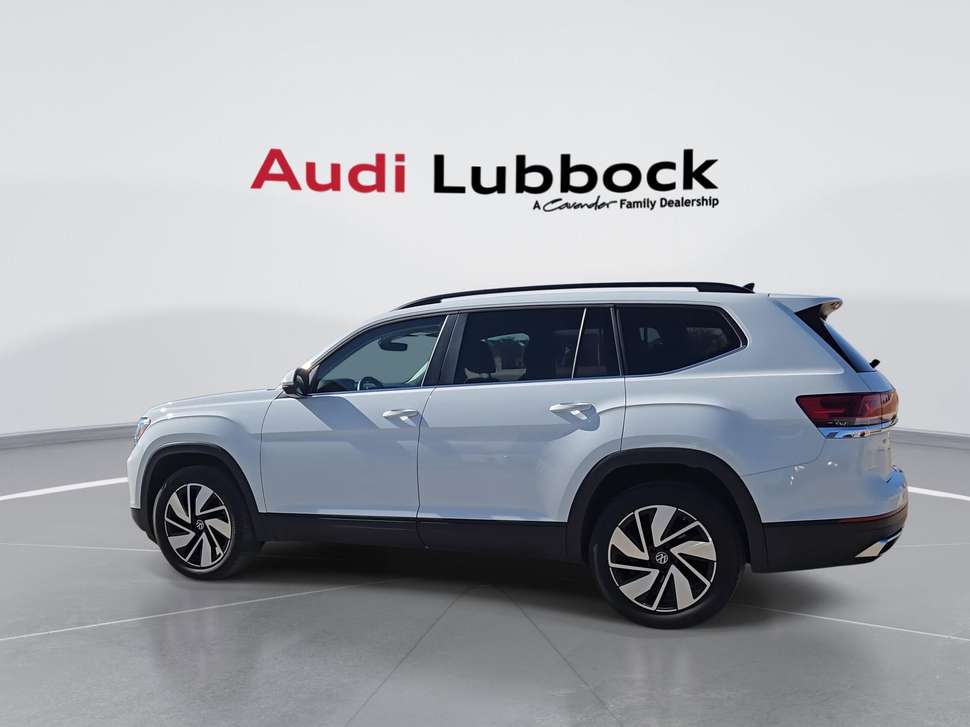 Used 2025 Volkswagen Atlas SE image 6