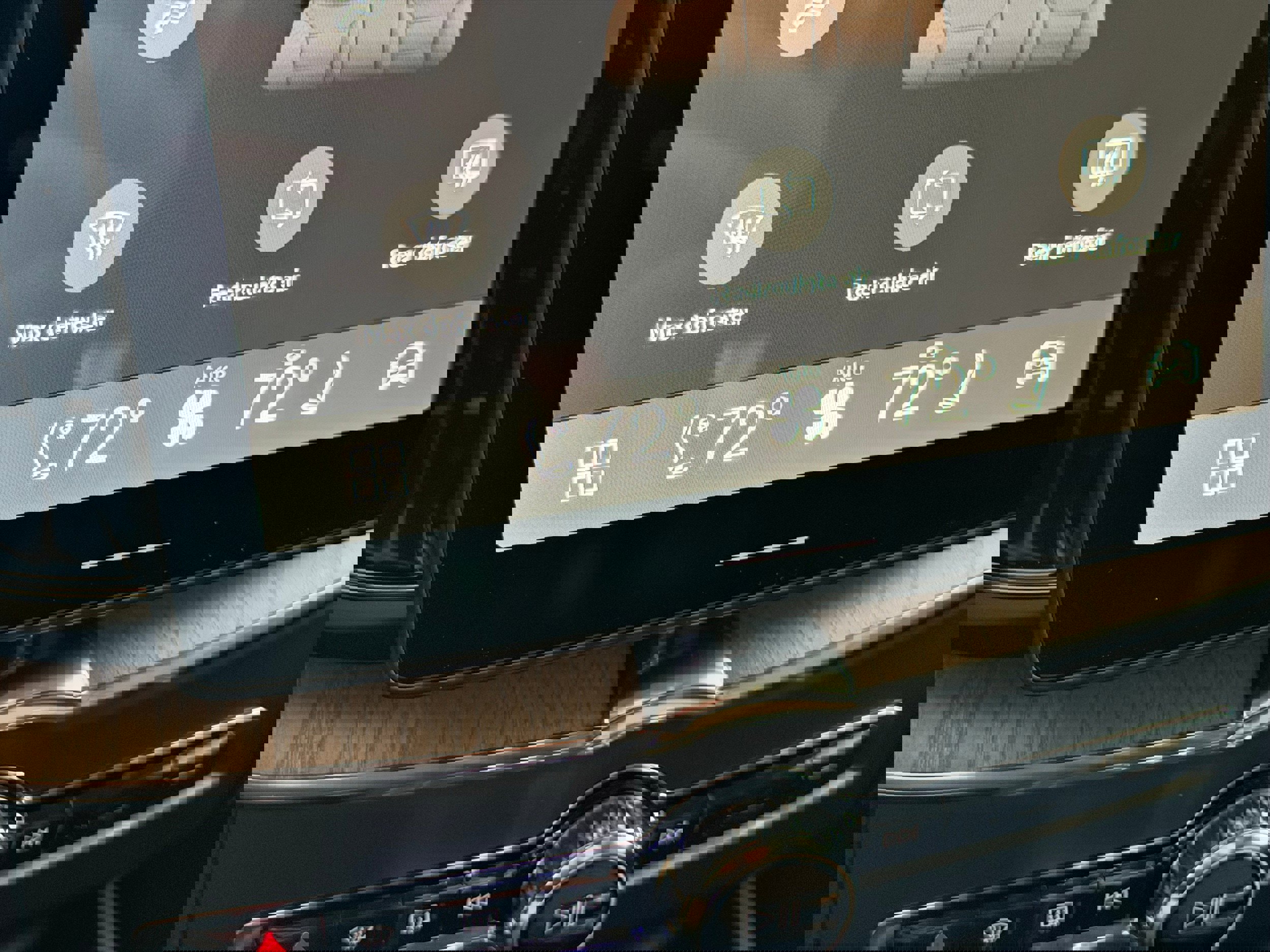 New 2026 Volvo XC60 B5 Plus w/ Protection Package Premier image 17