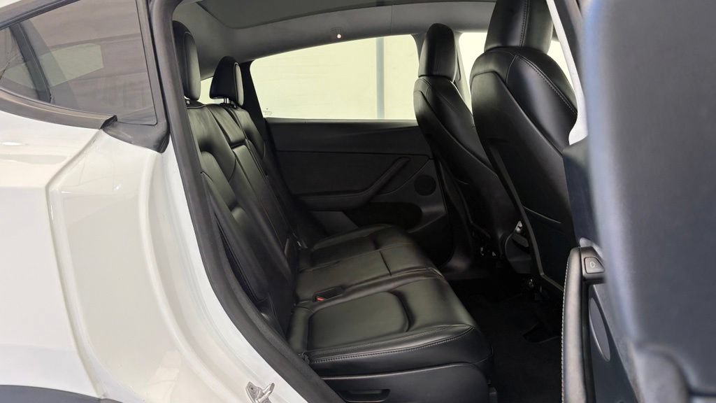 Used 2024 Tesla Model Y Long Range AWD/4WD image 30