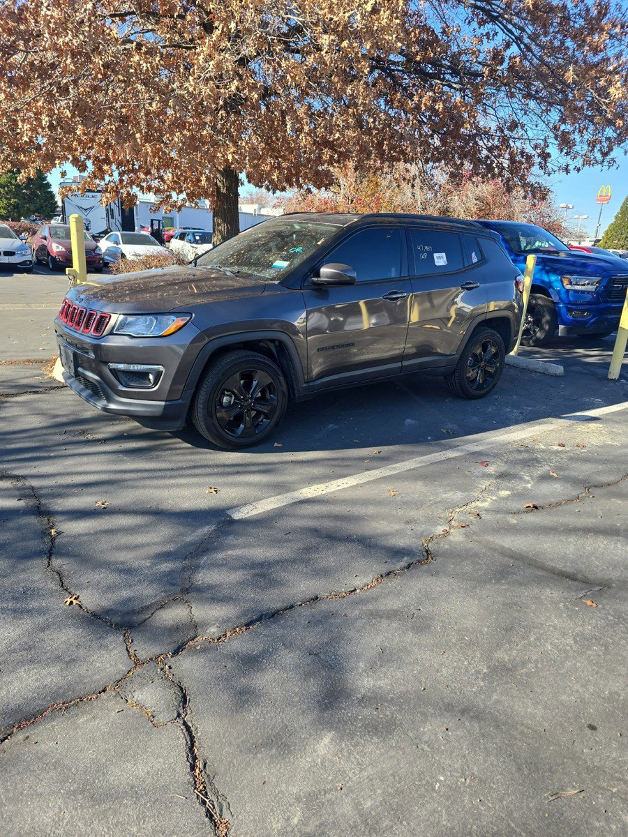 Used 2021 Jeep Compass Latitude image 2