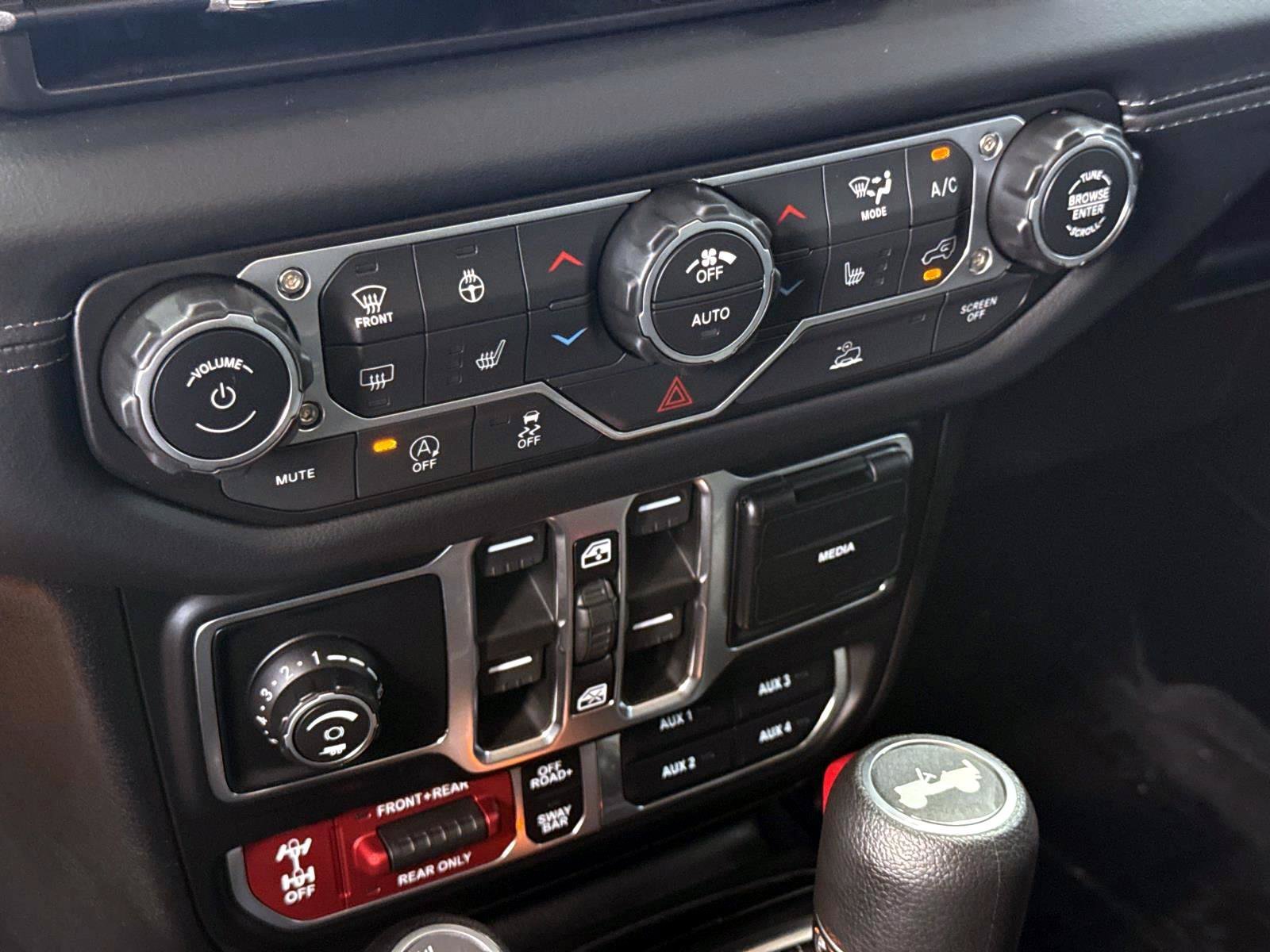 Used 2026 Jeep Wrangler Unlimited Rubicon AWD/4WD image 25