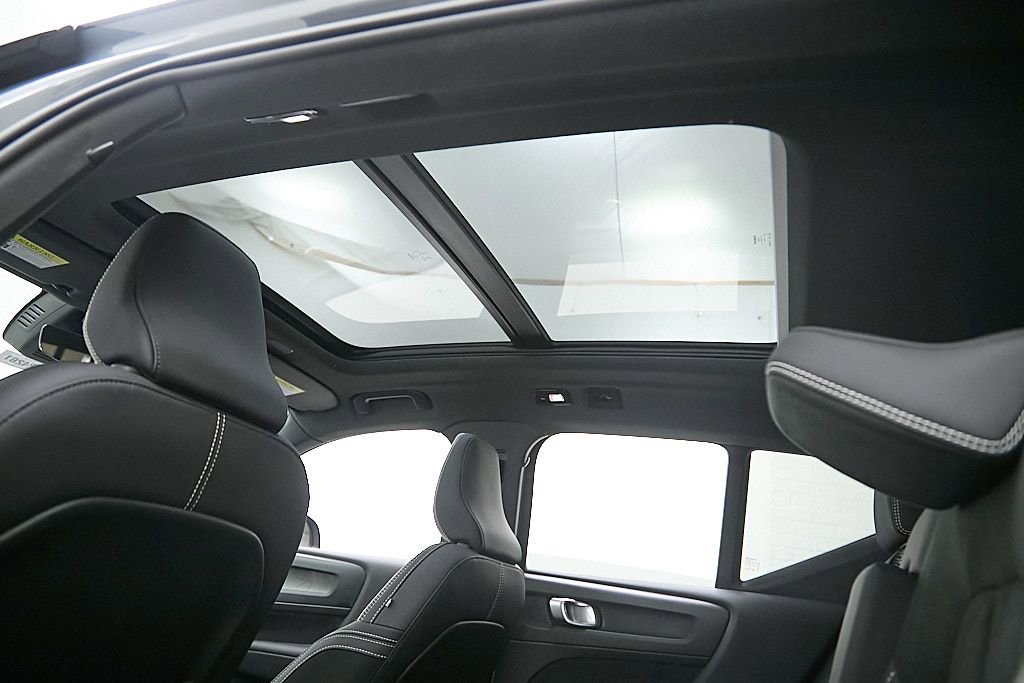 Certified 2023 Volvo XC40 Recharge Ultimate w/ Protection Package Premier image 21