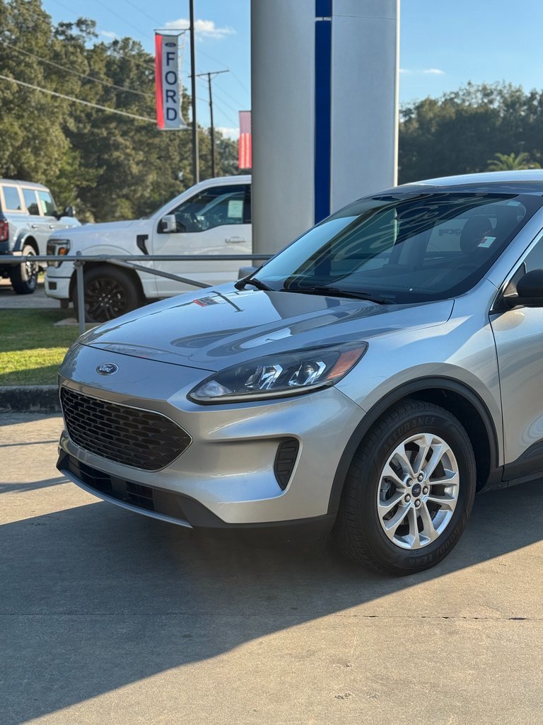 Used 2022 Ford Escape SE w/ Convenience Package image 2