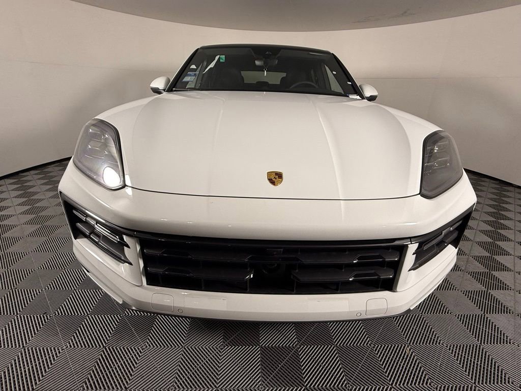 Certified 2025 Porsche Cayenne Coupe image 9