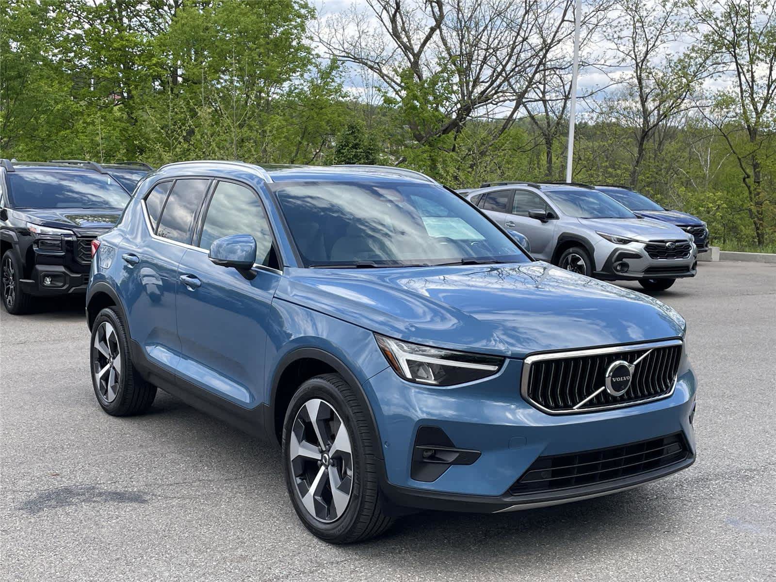 Used 2023 Volvo XC40 B5 Plus w/ Driver Assist Package AWD/4WD image 7