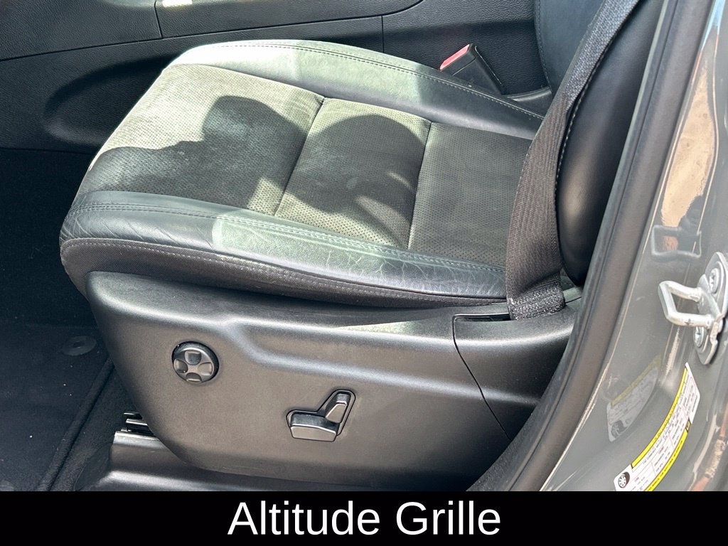 Used 2019 Jeep Grand Cherokee Altitude RWD image 16