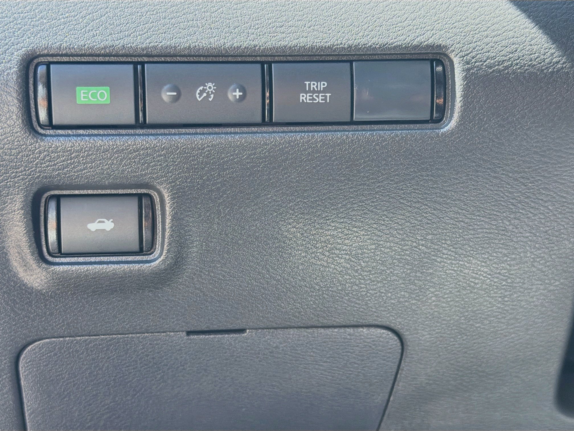 Used 2025 Nissan Sentra SR FWD image 16