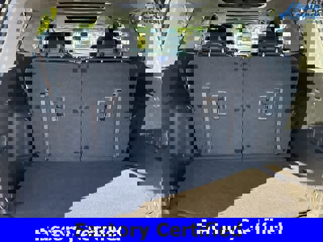 Certified 2023 GMC Acadia SLT w/ Preferred Package image 11