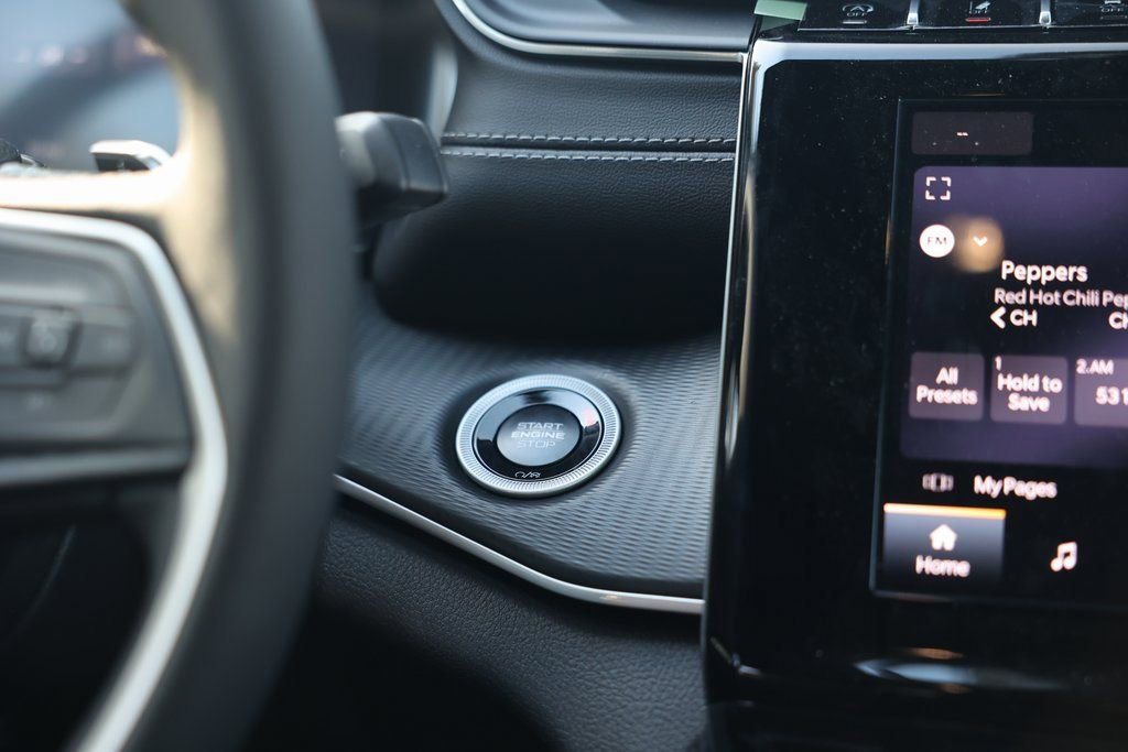 New 2025 Jeep Grand Cherokee Laredo X w/ Trailer Tow Package image 32