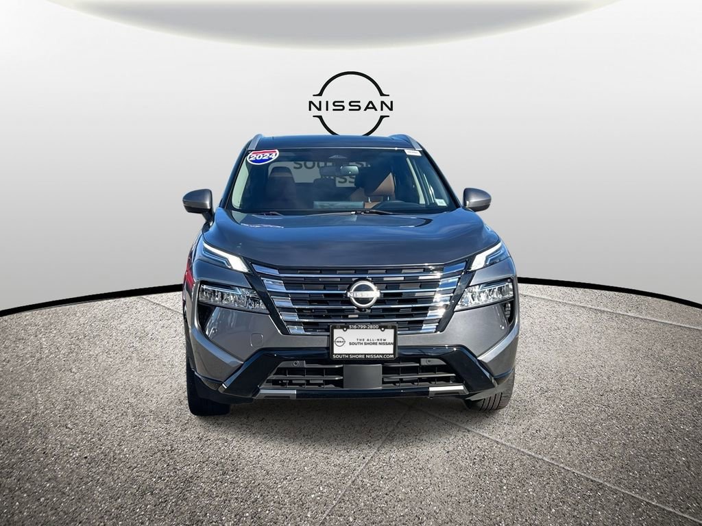 Used 2024 Nissan Rogue Platinum image 2