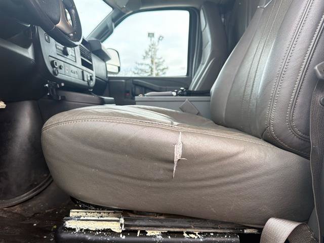 Used 2017 Chevrolet Express 3500 Extended image 35