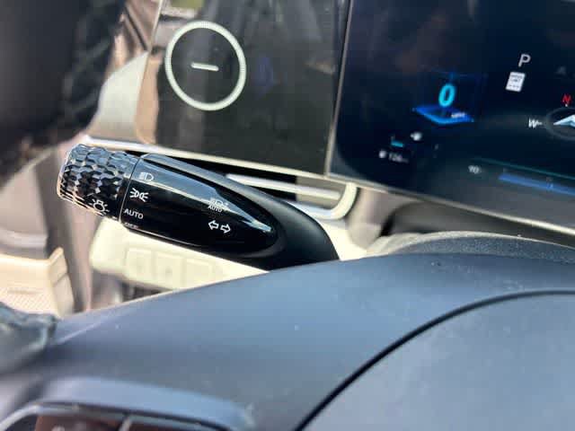 Used 2024 Hyundai Elantra Limited FWD image 15