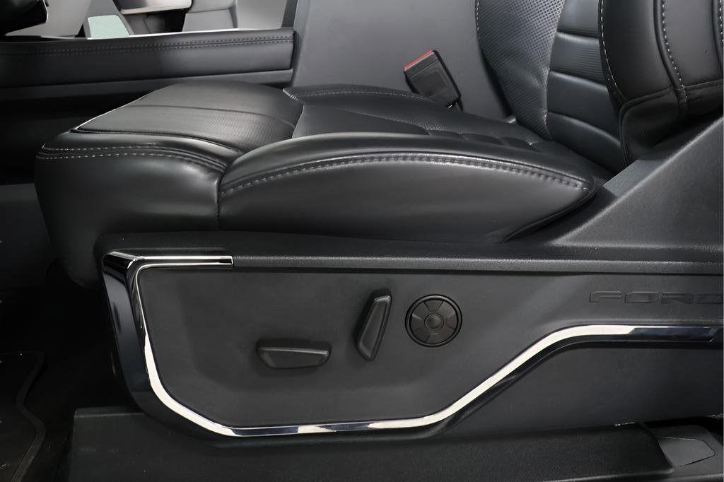 Used 2025 Ford F250 Platinum image 22