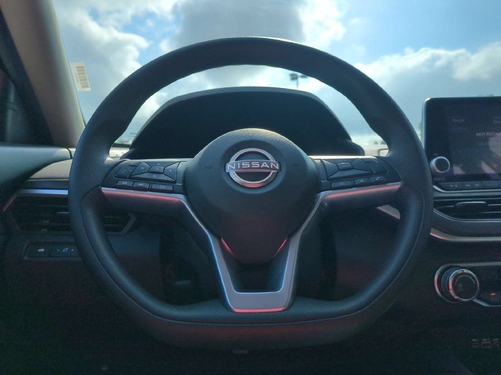 Used 2025 Nissan Altima 2.5 SV FWD image 22